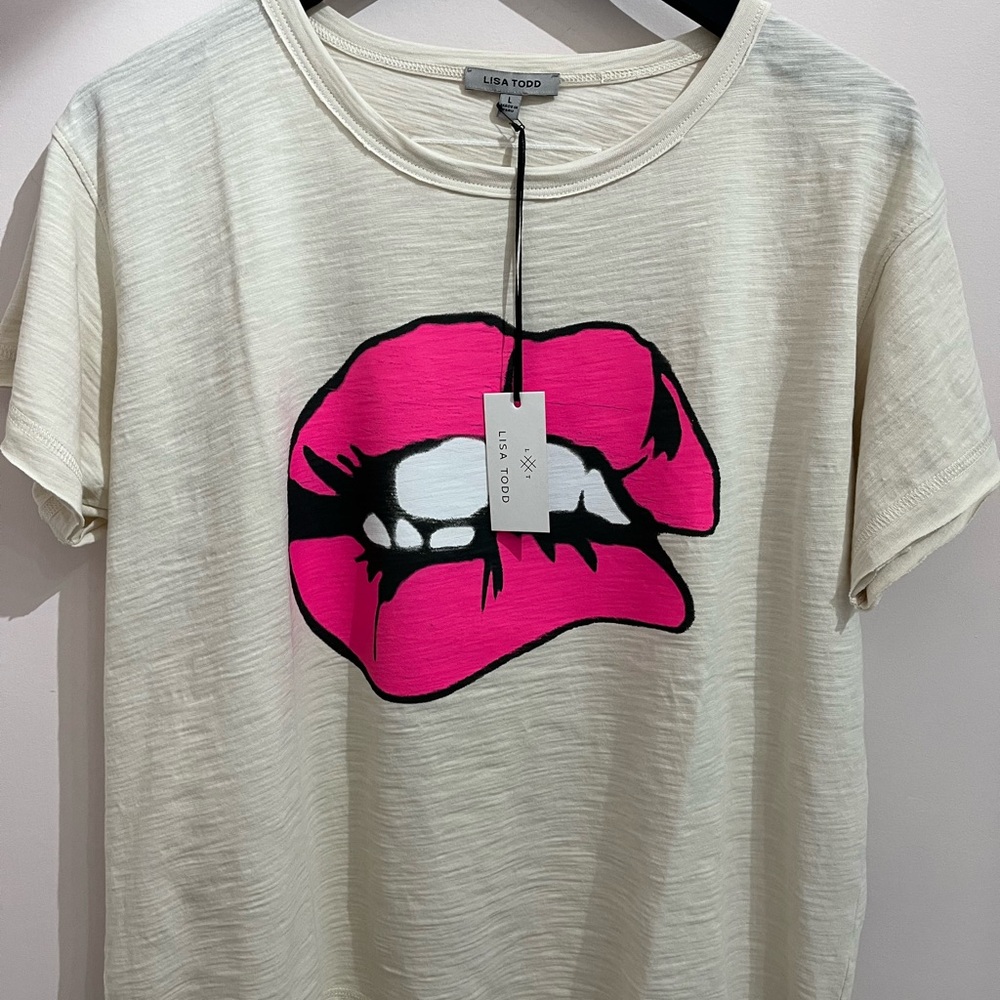Lisa Todd Cream Tee with Vibrant Pink Lips